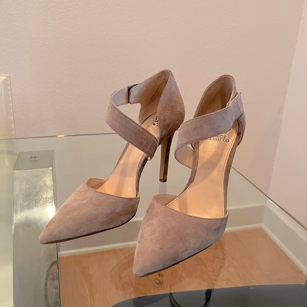 VINCE CAMUTO HEELS - size 10